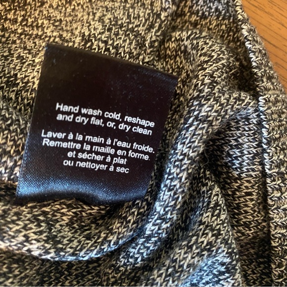 Aritzia Babaton Quarter Sleeve Open Back Light Weight Sweater Shirt. - Picture 3 of 4